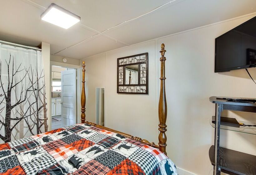 Charming Ellensburg Cottage W/ Private Outdoor Bar