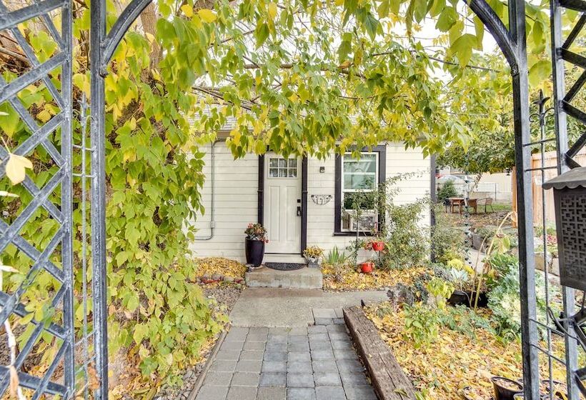 Charming Ellensburg Cottage W/ Private Outdoor Bar