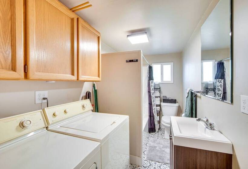 Charming Ellensburg Cottage W/ Private Outdoor Bar