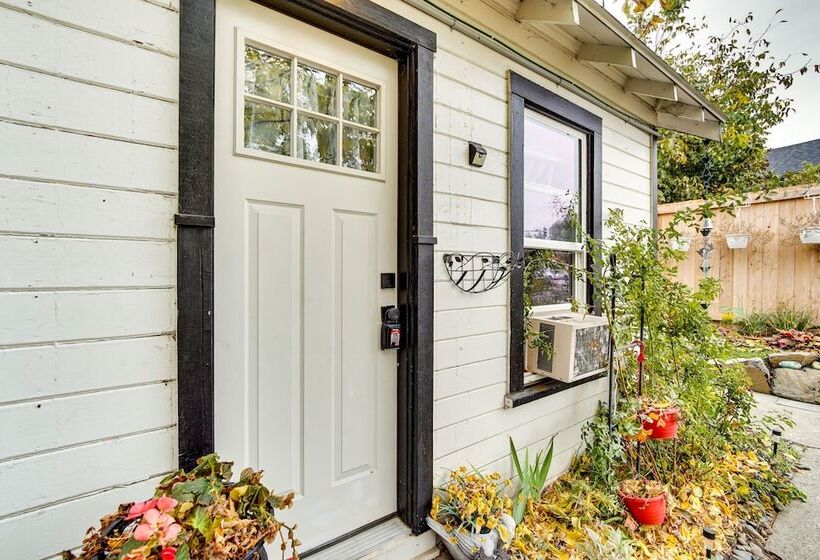 Charming Ellensburg Cottage W/ Private Outdoor Bar