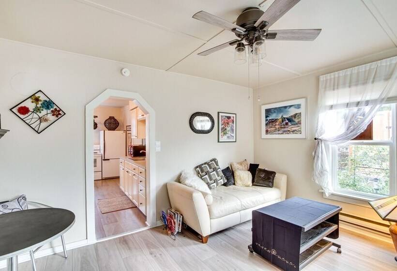 Charming Ellensburg Cottage W/ Private Outdoor Bar