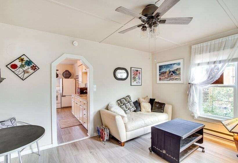 Charming Ellensburg Cottage W/ Private Outdoor Bar