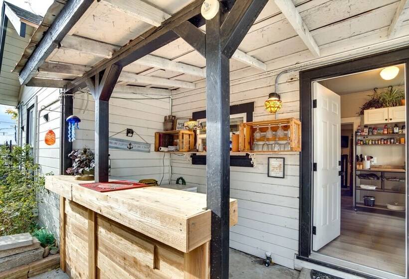 Charming Ellensburg Cottage W/ Private Outdoor Bar