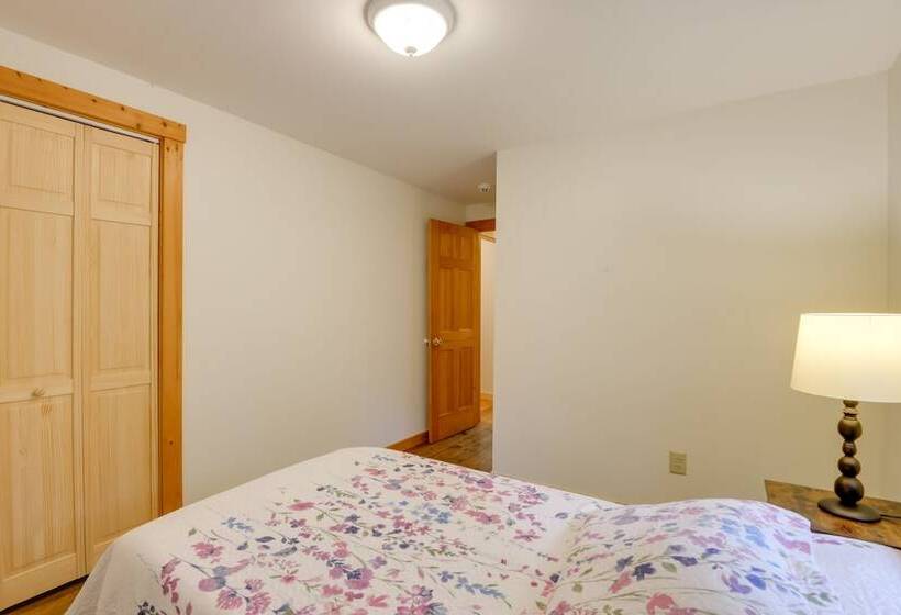 Charming Putney Home: Porch, Grill & Hiking Trails