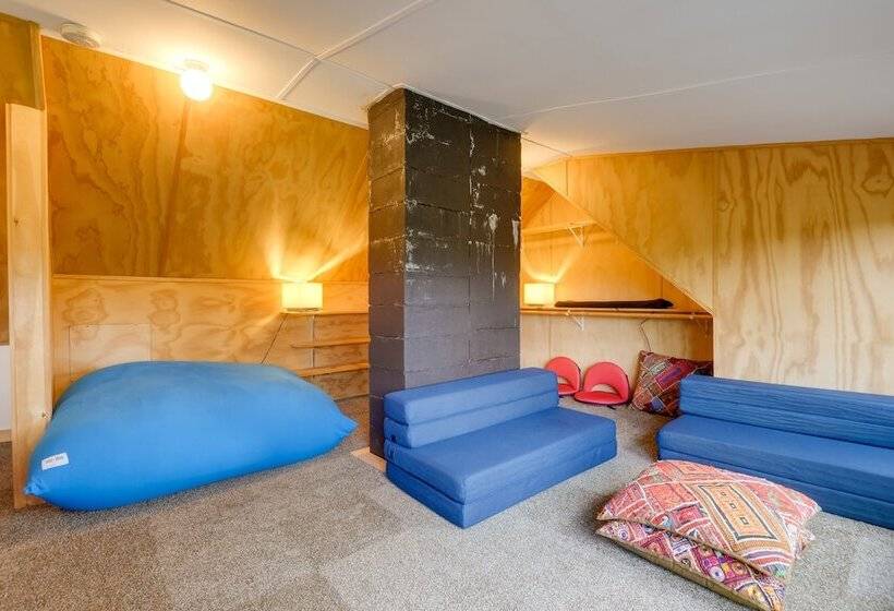 Charming Putney Home: Porch, Grill & Hiking Trails