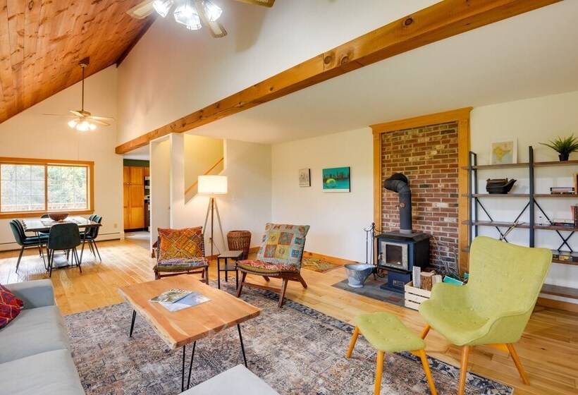 Charming Putney Home: Porch, Grill & Hiking Trails