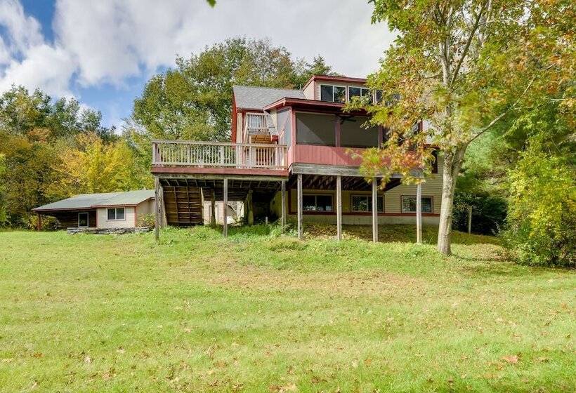 Charming Putney Home: Porch, Grill & Hiking Trails