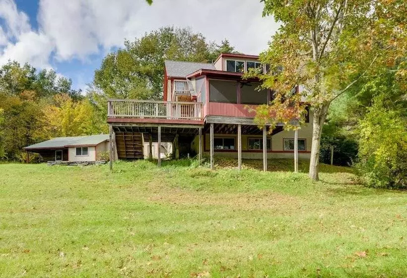 Charming Putney Home: Porch, Grill & Hiking Trails