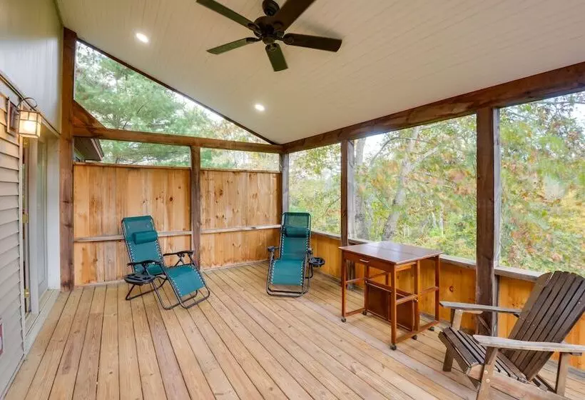 Charming Putney Home: Porch, Grill & Hiking Trails