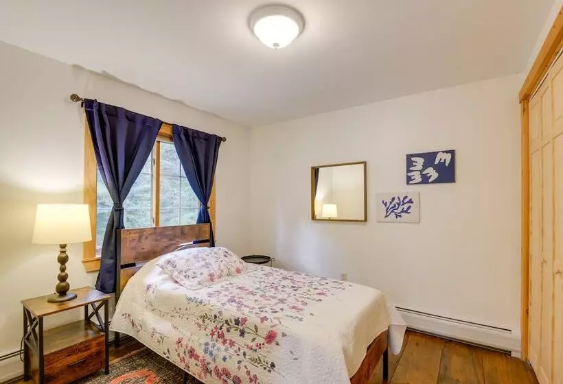 Charming Putney Home: Porch, Grill & Hiking Trails