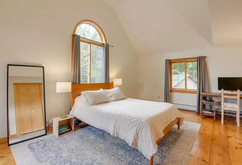 Charming Putney Home: Porch, Grill & Hiking Trails