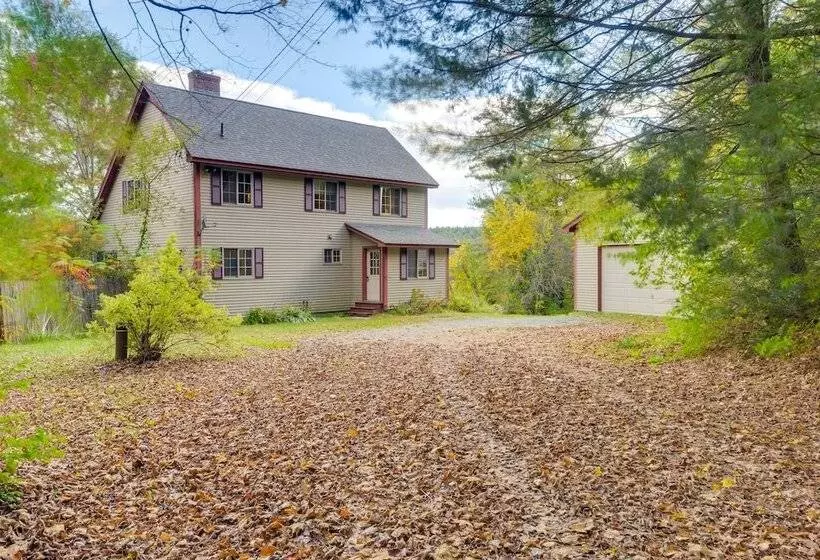 Charming Putney Home: Porch, Grill & Hiking Trails
