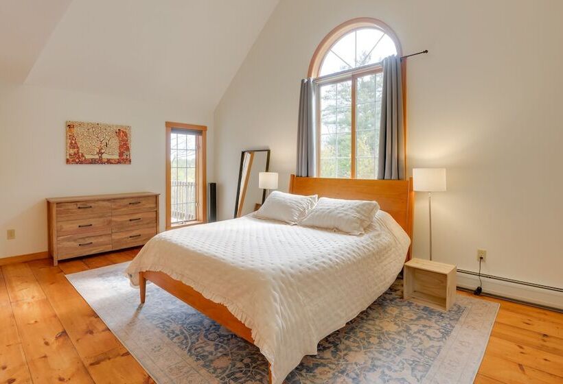 Charming Putney Home: Porch, Grill & Hiking Trails