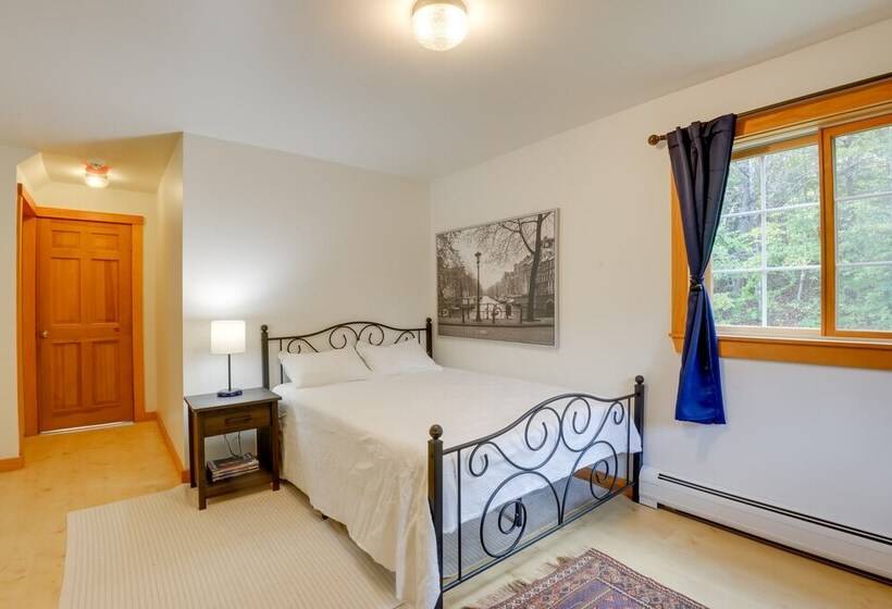 Charming Putney Home: Porch, Grill & Hiking Trails