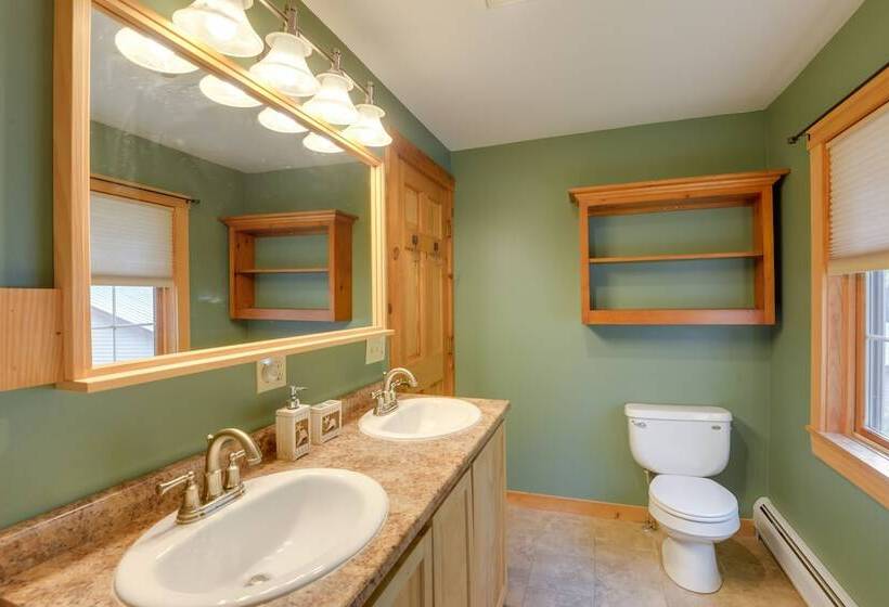 Charming Putney Home: Porch, Grill & Hiking Trails