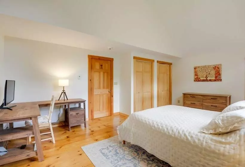 Charming Putney Home: Porch, Grill & Hiking Trails