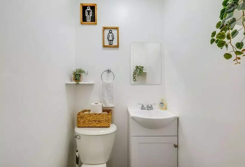 Charming Roanoke Vacation Home   1 Mi To Downtown!