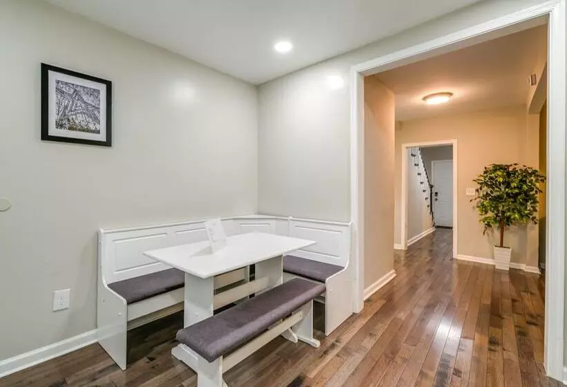 Charming Roanoke Vacation Home   1 Mi To Downtown!