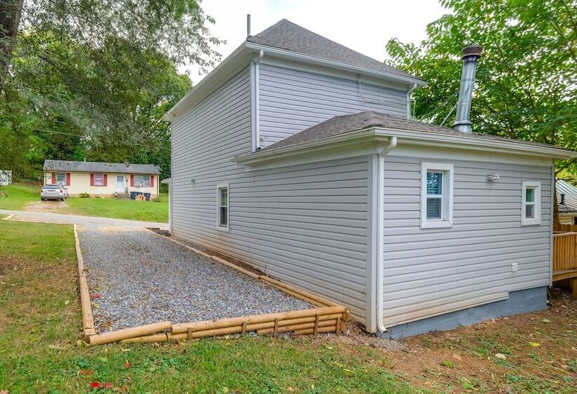 Charming Roanoke Vacation Home 1 Mi To Downtown!