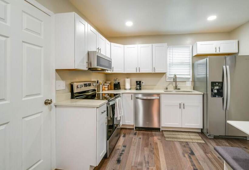 Charming Roanoke Vacation Home 1 Mi To Downtown!