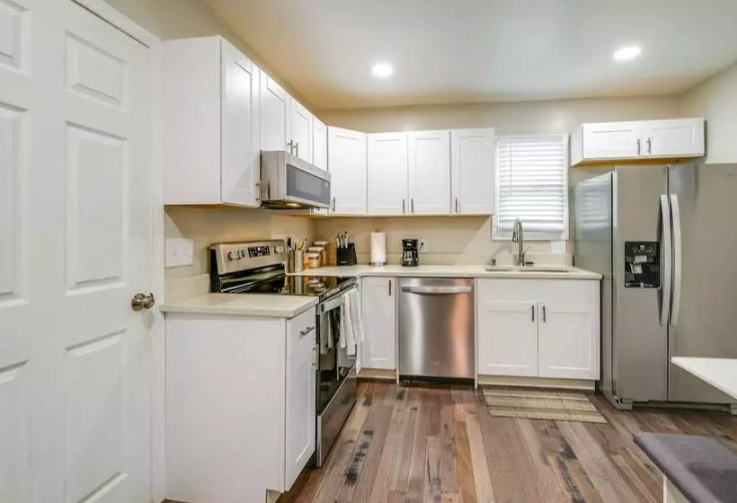 Charming Roanoke Vacation Home   1 Mi To Downtown!