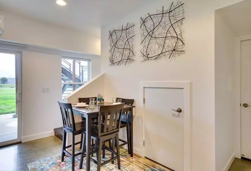 Chic & Modern Snohomish Hideaway On A Working Farm