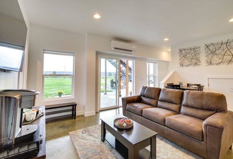 Chic & Modern Snohomish Hideaway On A Working Farm