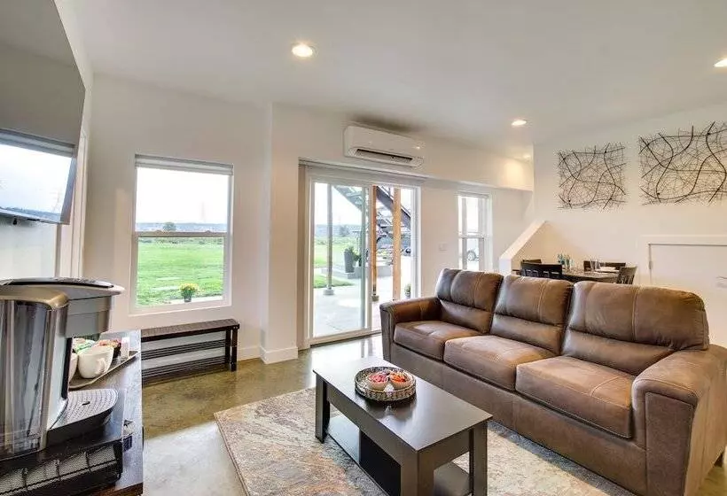 Chic & Modern Snohomish Hideaway On A Working Farm