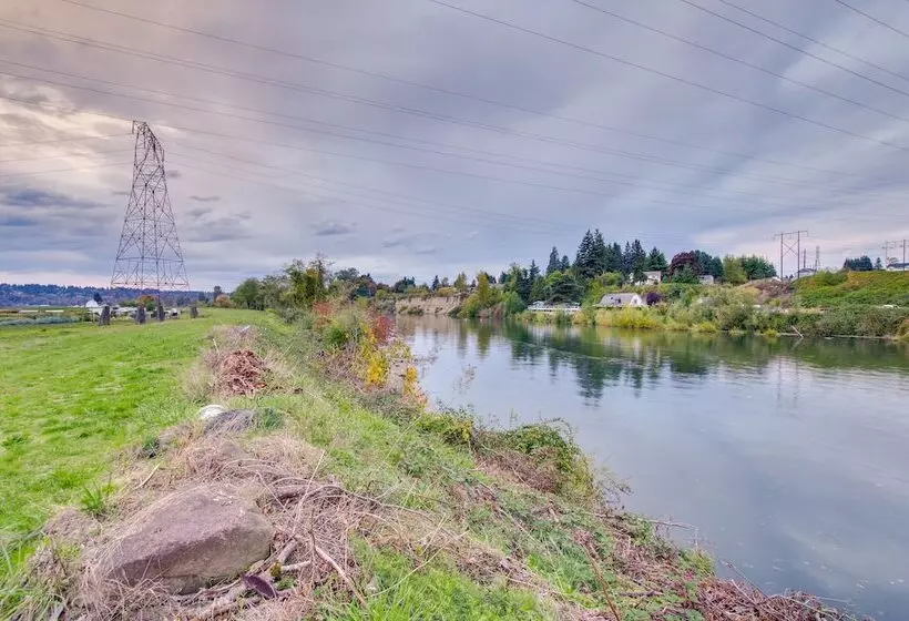 Chic & Modern Snohomish Hideaway On A Working Farm