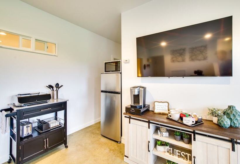 Chic & Modern Snohomish Hideaway On A Working Farm