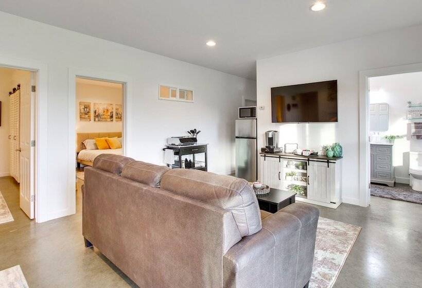 Chic & Modern Snohomish Hideaway On A Working Farm