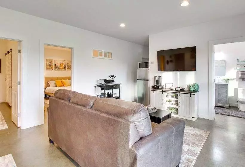 Chic & Modern Snohomish Hideaway On A Working Farm