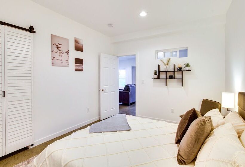 Chic & Modern Snohomish Hideaway On A Working Farm