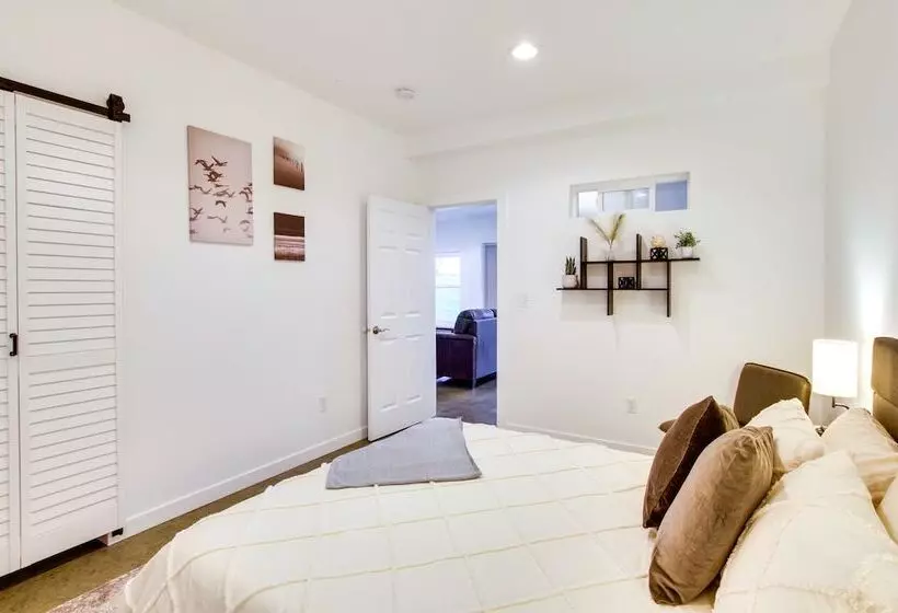 Chic & Modern Snohomish Hideaway On A Working Farm