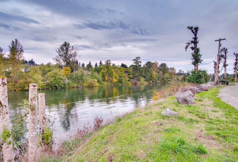 Chic & Modern Snohomish Hideaway On A Working Farm