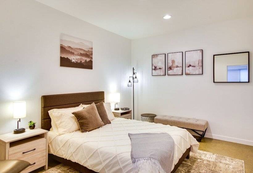 Chic & Modern Snohomish Hideaway On A Working Farm