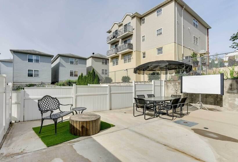 Chic Centrally Located Newark Home W/ Shared Yard!