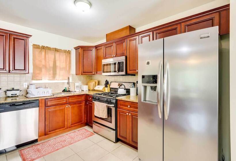 Chic Centrally Located Newark Home W/ Shared Yard!