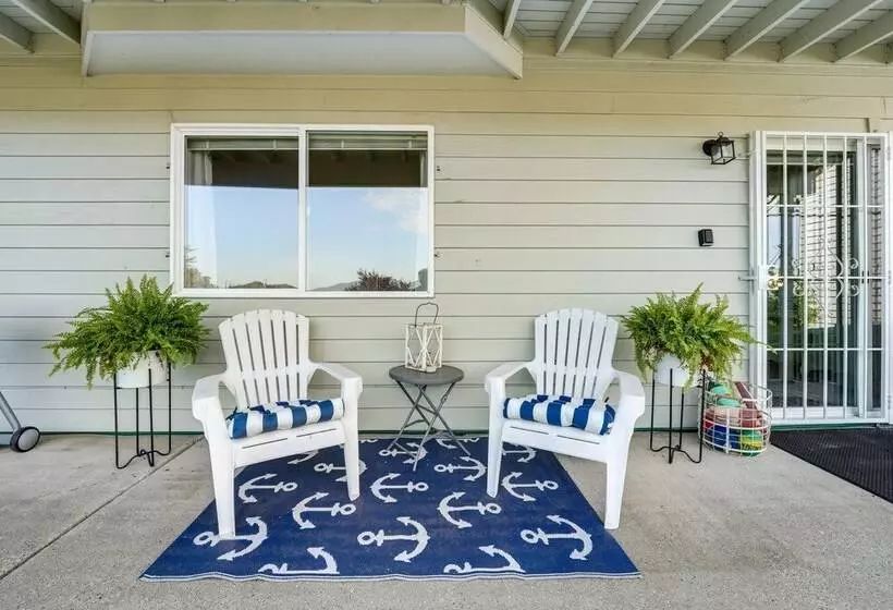 Coastal Haven W/ Hot Tub & San Juan Island Views