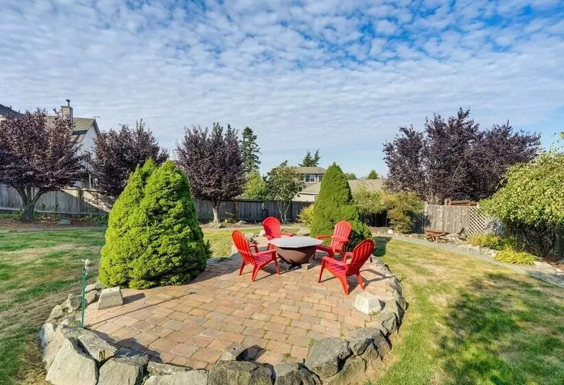 Coastal Haven W/ Hot Tub & San Juan Island Views