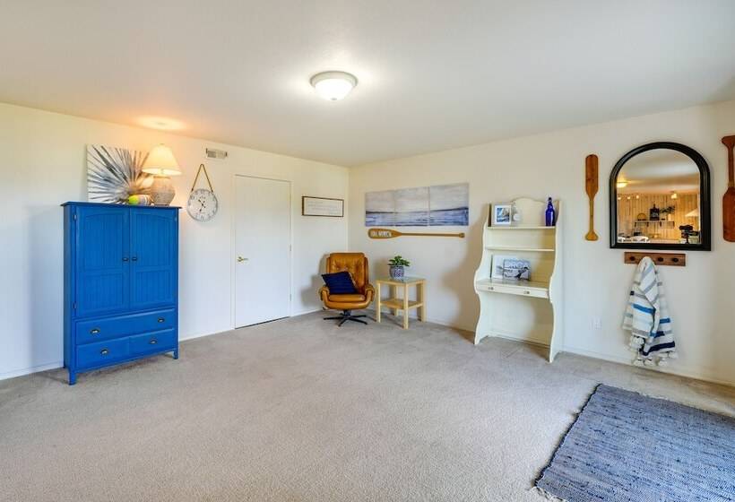 Coastal Haven W/ Hot Tub & San Juan Island Views