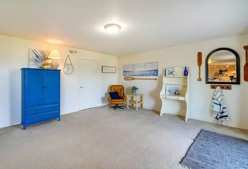 Coastal Haven W/ Hot Tub & San Juan Island Views