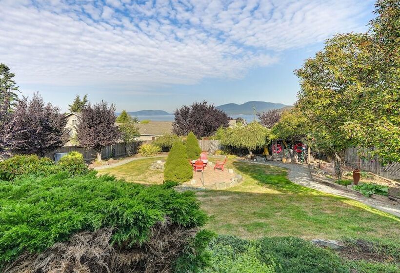 Coastal Haven W/ Hot Tub & San Juan Island Views