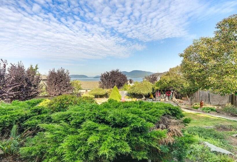Coastal Haven W/ Hot Tub & San Juan Island Views