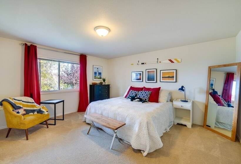 Coastal Haven W/ Hot Tub & San Juan Island Views