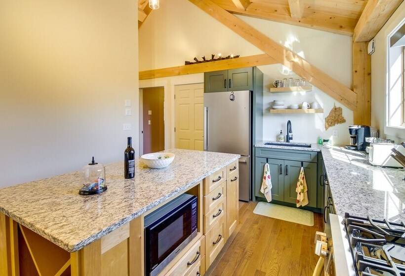 Cozy Camden Cottage W/ Fire Pit & Trail Access