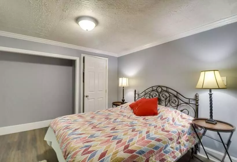 Cozy Virginia Escape W/ Deck, Grill & Fire Pit!