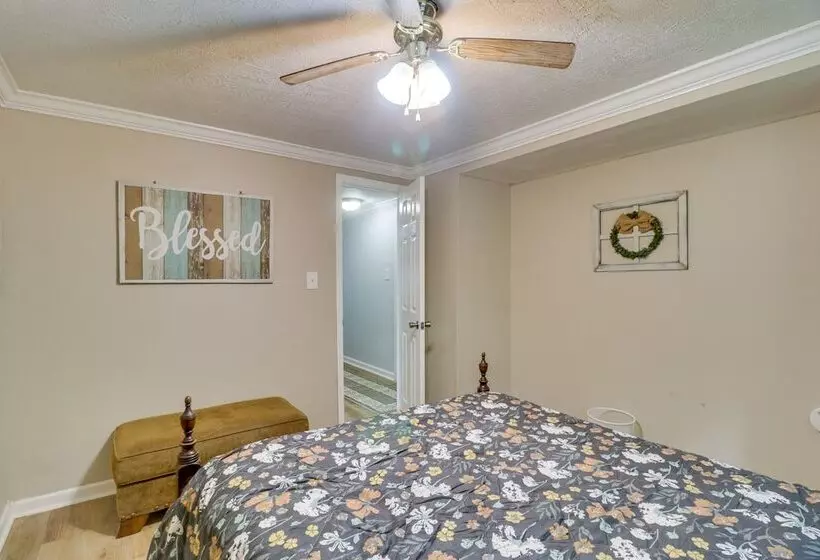 Cozy Virginia Escape W/ Deck, Grill & Fire Pit!