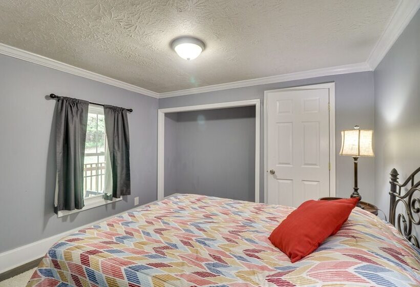 Cozy Virginia Escape W/ Deck, Grill & Fire Pit!