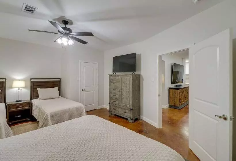 Luxury Lakefront Retreat W/ Deck & Patio!